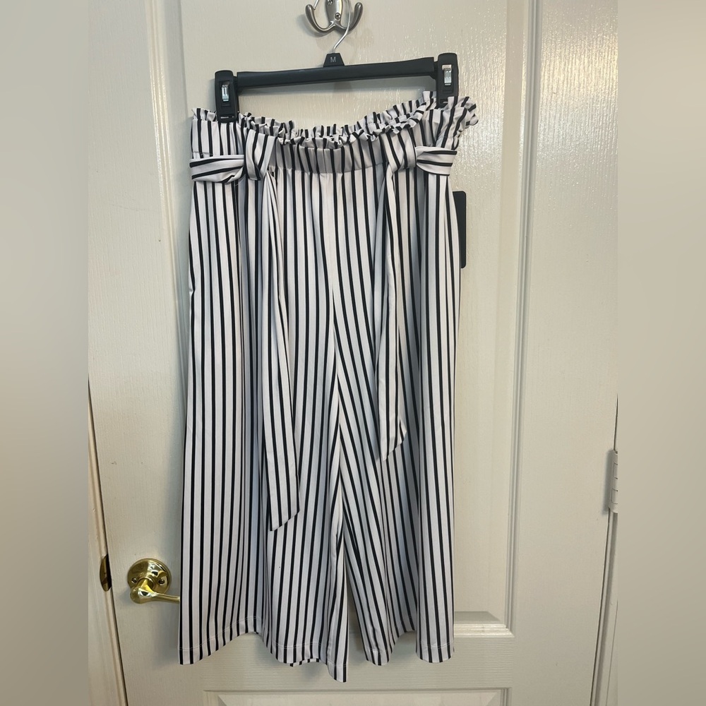 Robert Louis Black and White Striped Capris